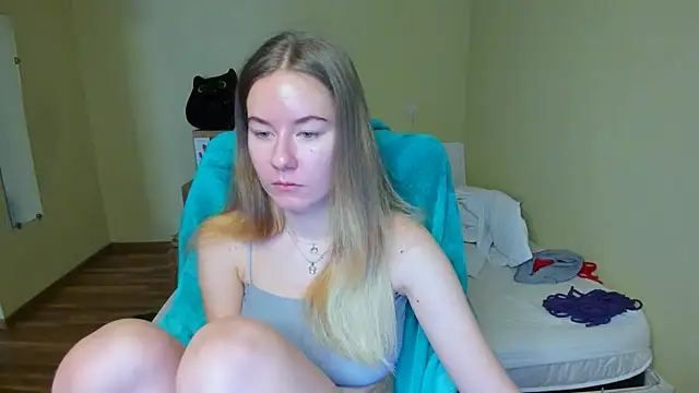 EmilyPaw online show from February 28, 9:58 am