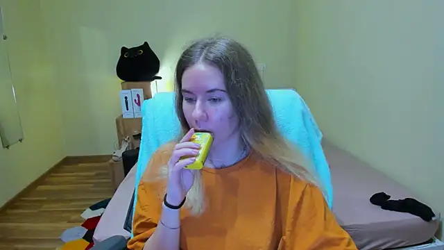 EmilyPaw online show from March 12, 6:22 pm