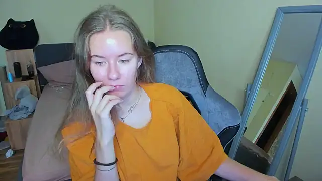 EmilyPaw online show from September 20, 9:10 am