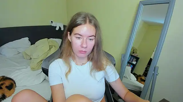 EmilyPaw online show from September 27, 8:52 am