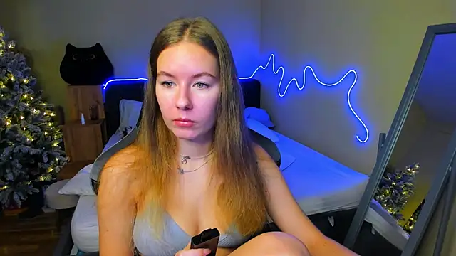 EmilyPaw online show from December 16, 8:52 am