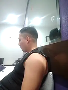 Snapshot of LuisMex1998 chatting on November 2, 9:11 am LuisMex1998 online show from November 2, 9:11 am