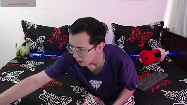 Tina 4 Charlie online show from October 6, 12:46 pm