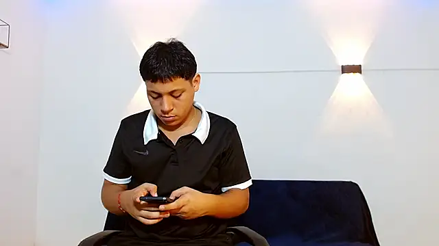 Snapshot of Tylerdrdn chatting on November 7, 9:37 pm Tylerdrdn online show from November 7, 9:37 pm