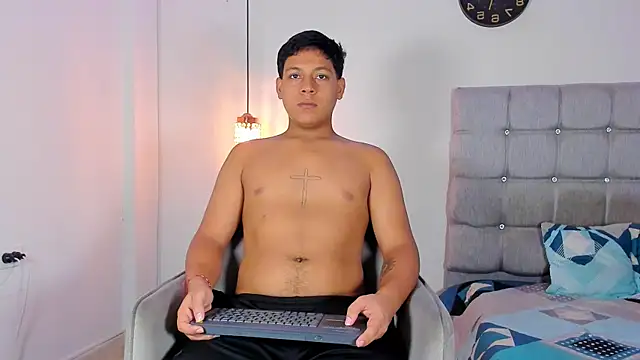 Snapshot of Tylerdrdn chatting on November 11, 4:12 am Tylerdrdn online show from November 11, 4:12 am