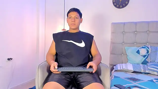 Snapshot of Tylerdrdn chatting on November 12, 5:19 am Tylerdrdn online show from November 12, 5:19 am