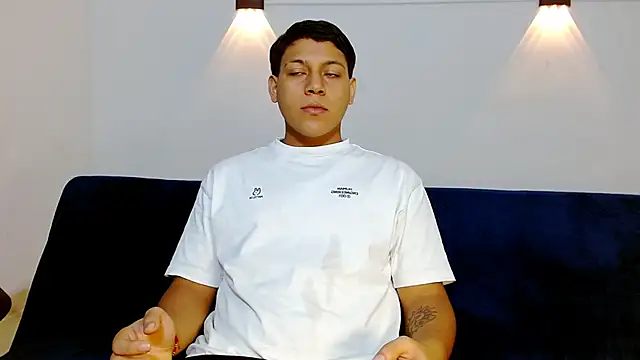 Snapshot of Tylerdrdn chatting on November 19, 3:45 pm Tylerdrdn online show from November 19, 3:45 pm