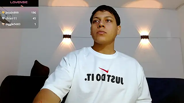 Snapshot of Tylerdrdn chatting on November 28, 9:39 pm Tylerdrdn online show from November 28, 9:39 pm