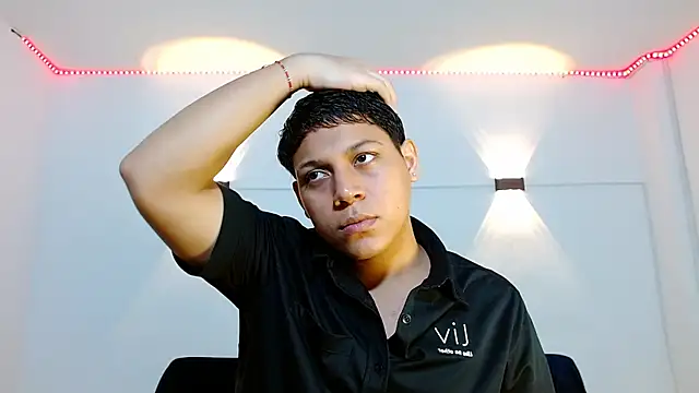 Snapshot of Tylerdrdn chatting on December 1, 11:21 pm Tylerdrdn online show from December 1, 11:21 pm