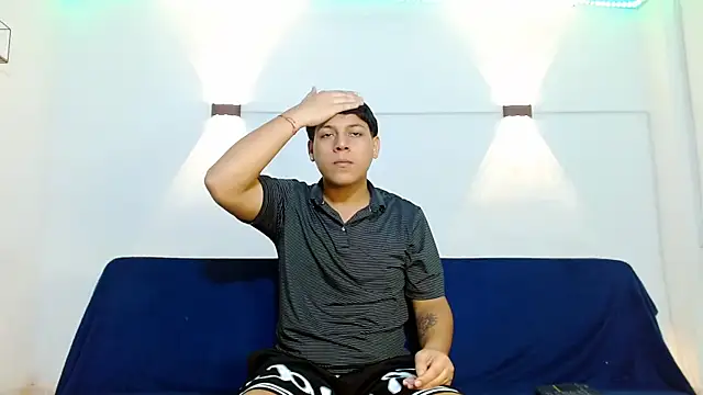 Snapshot of Tylerdrdn chatting on December 13, 9:31 pm Tylerdrdn online show from December 13, 9:31 pm