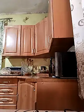 Laura Kiss online show from February 28, 7:04 pm