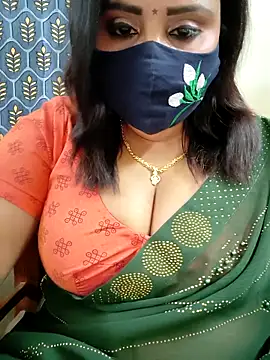 Queenflowerr online show from April 18, 6:01 pm