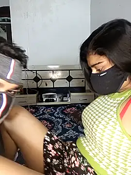 Snapshot of Love-N chatting on December 18, 10:49 pm Love-N online show from December 18, 10:49 pm