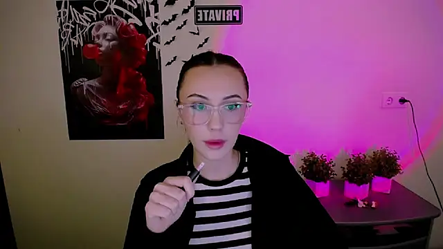 Nikonara Love online show from March 12, 6:22 pm