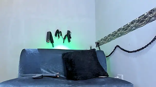 KaramStone online show from February 19, 9:36 pm