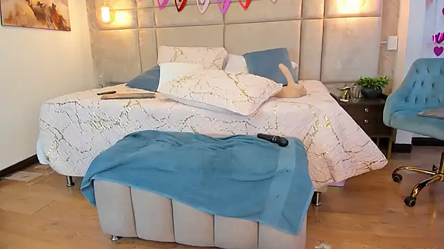 Snapshot of Mara_Torres1 chatting on February 13, 11:26 pm Mara Torres1 online show from February 13, 11:26 pm