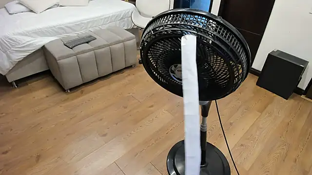 Snapshot of Mara_Torres1 chatting on March 5, 3:07 pm Mara Torres1 online show from March 5, 3:07 pm