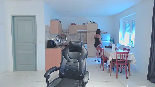 Snapshot of serena__vedette chatting on January 27, 9:02 am serena vedette online show from January 27, 9:02 am