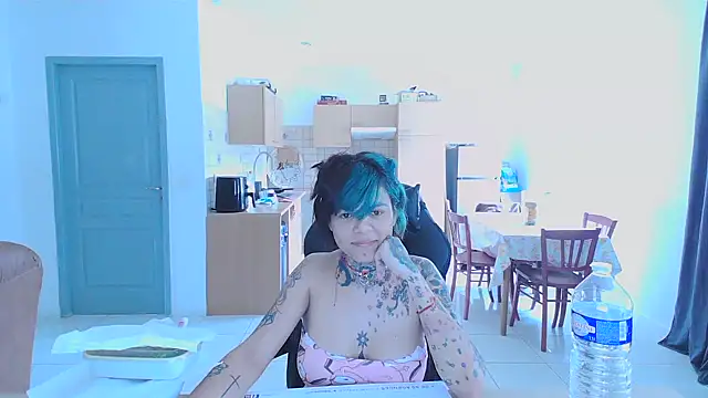 Snapshot of serena__vedette chatting on January 29, 11:20 am serena vedette online show from January 29, 11:20 am