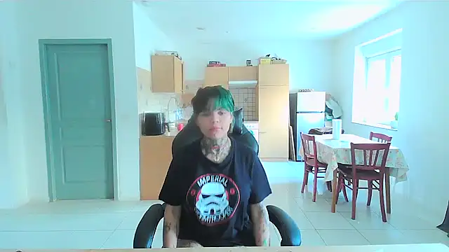 Snapshot of serena__vedette chatting on February 7, 11:45 am serena vedette online show from February 7, 11:45 am