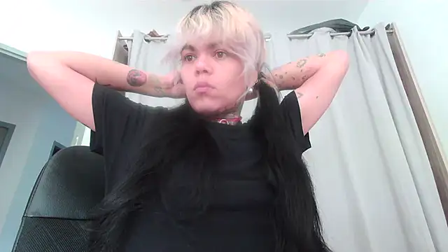 Snapshot of serena__vedette chatting on September 11, 8:14 am serena vedette online show from September 11, 8:14 am