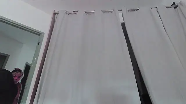 Snapshot of serena__vedette chatting on September 16, 7:20 am serena vedette online show from September 16, 7:20 am