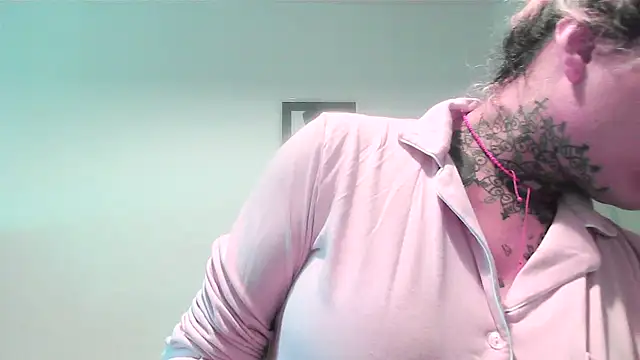 Snapshot of serena__vedette chatting on September 24, 9:45 am serena vedette online show from September 24, 9:45 am