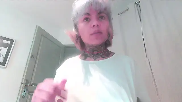 Snapshot of serena__vedette chatting on October 6, 1:19 pm serena vedette online show from October 6, 1:19 pm