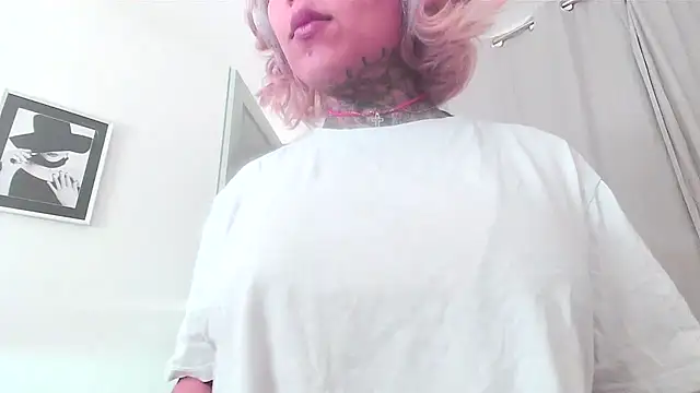 Snapshot of serena__vedette chatting on October 13, 9:09 am serena vedette online show from October 13, 9:09 am