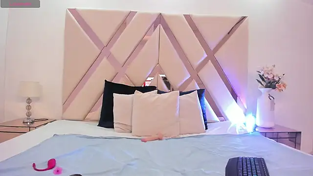 Snapshot of taliarussel chatting on February 20, 9:53 pm taliarussel online show from February 20, 9:53 pm