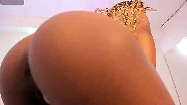 Snapshot of taliarussel chatting on February 21, 1:00 am taliarussel online show from February 21, 1:00 am