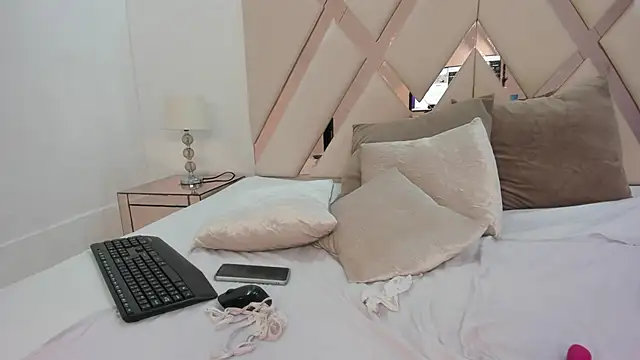 Snapshot of taliarussel chatting on February 28, 1:05 am taliarussel online show from February 28, 1:05 am