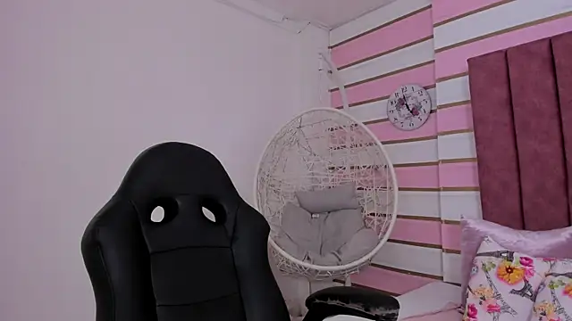 Snapshot of taliarussel chatting on March 12, 10:39 pm taliarussel online show from March 12, 10:39 pm