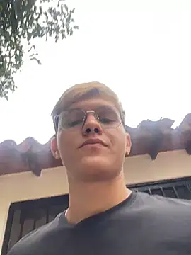 izan 20 online show from March 20, 9:35 pm