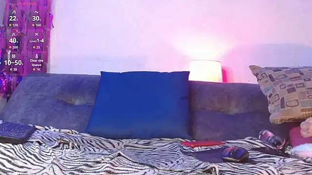 izan 20 online show from November 18, 9:25 am