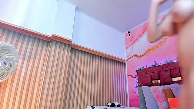 scarlett  evans  online show from February 24, 6:26 pm