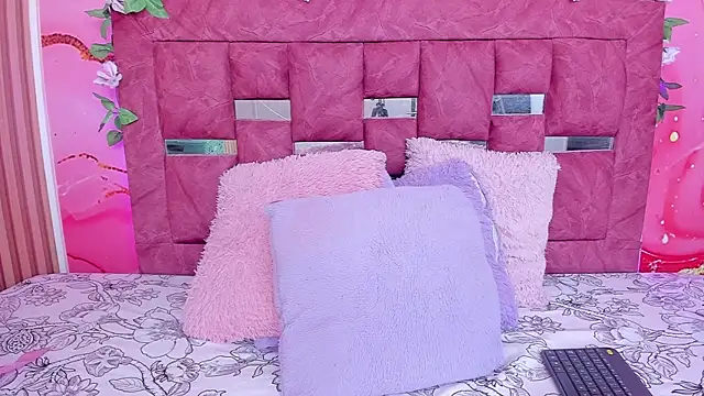 scarlett  evans  online show from September 27, 6:24 pm