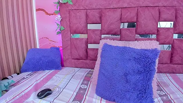 scarlett  evans  online show from November 11, 6:19 pm