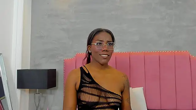 Snapshot of Alaia_Colins chatting on November 17, 5:02 am Alaia Colins online show from November 17, 5:02 am