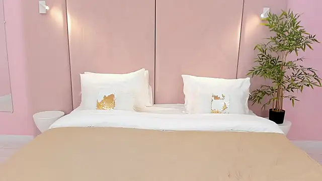 Snapshot of SandraTucker chatting on January 22, 5:05 am SandraTucker online show from January 22, 5:05 am