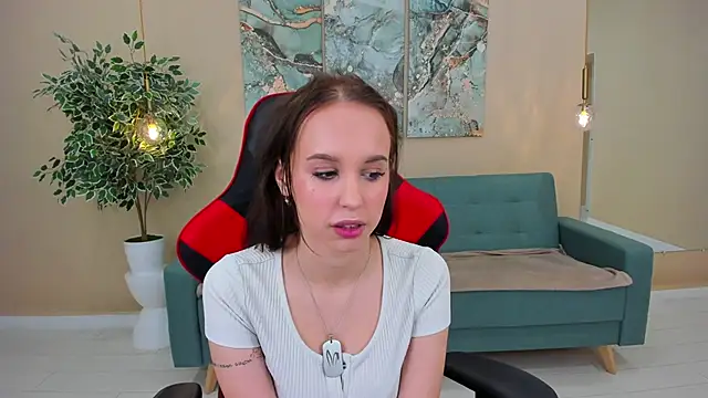 Snapshot of SandraTucker chatting on February 1, 6:54 am SandraTucker online show from February 1, 6:54 am