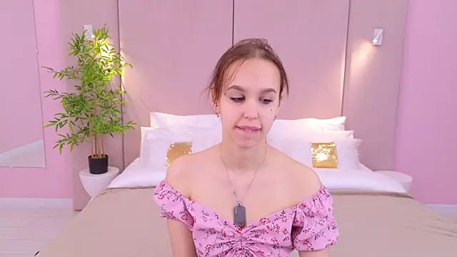 Snapshot of SandraTucker chatting on February 23, 3:02 am SandraTucker online show from February 23, 3:02 am