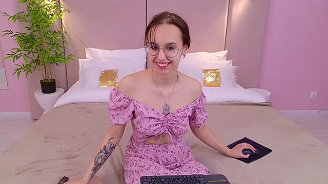 Snapshot of SandraTucker chatting on February 23, 6:07 am SandraTucker online show from February 23, 6:07 am