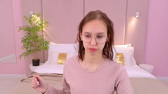 Snapshot of SandraTucker chatting on February 27, 3:04 am SandraTucker online show from February 27, 3:04 am