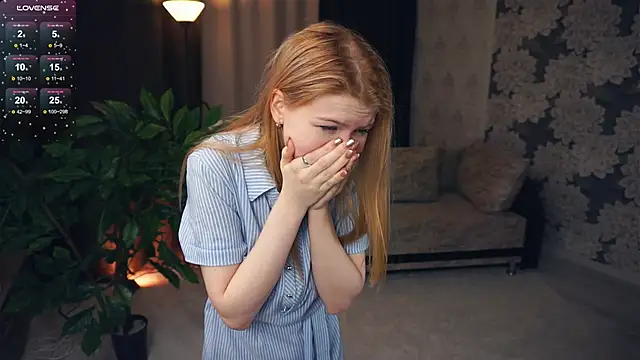 Snapshot of LynetHakes chatting on January 26, 12:43 pm LynetHakes online show from January 26, 12:43 pm