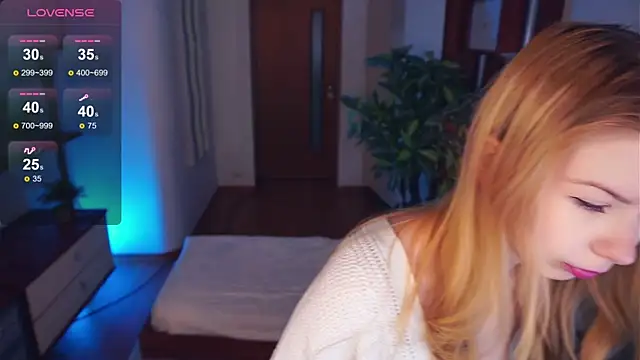 Snapshot of LynetHakes chatting on March 7, 7:30 am LynetHakes online show from March 7, 7:30 am