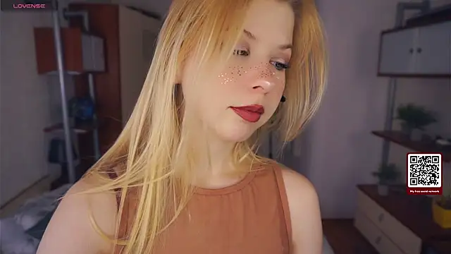 Snapshot of LynetHakes chatting on September 27, 4:06 am LynetHakes online show from September 27, 4:06 am