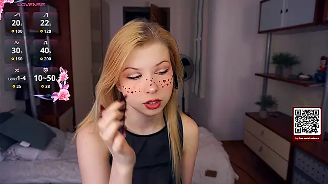 Snapshot of LynetHakes chatting on September 30, 4:17 am LynetHakes online show from September 30, 4:17 am