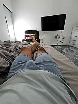 Snapshot of j0nathan00 chatting on February 7, 5:18 pm j0nathan00 online show from February 7, 5:18 pm