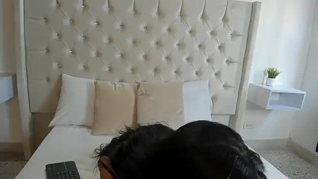 Snapshot of bella_bloomg chatting on March 9, 3:16 pm bella bloomg online show from March 9, 3:16 pm